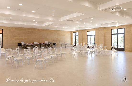 Remise de prix dans la grande salle du Mas de la Barben à Nimes